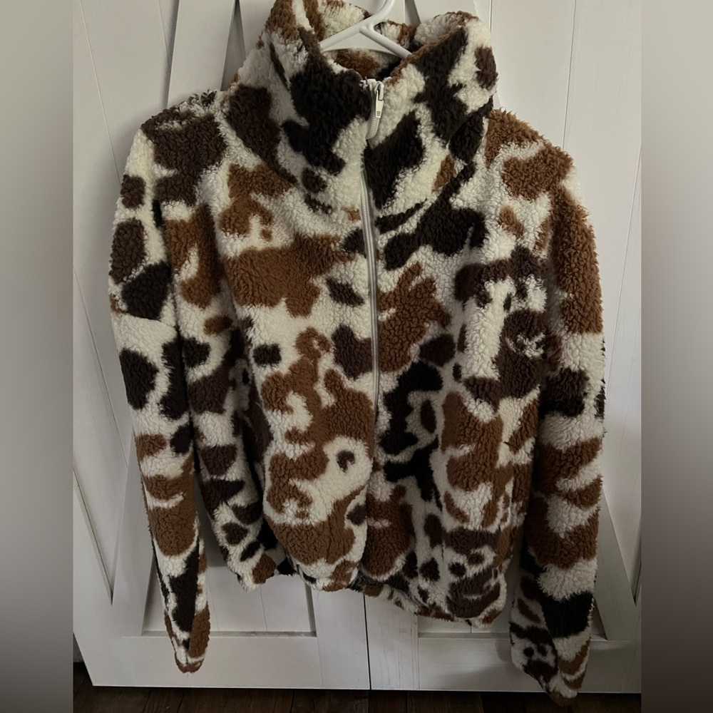 100%Polyster Cow Print Sweater